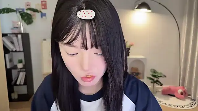 Momo-xx online show from September 28, 2025, 12:28 am