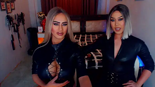 MystiqueQueen online show from October 24, 2025, 5:01 pm