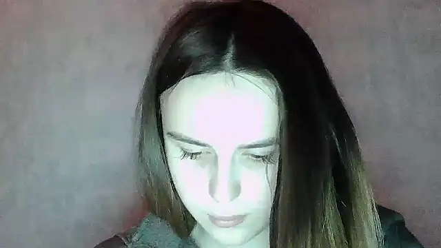 SweetLoraa online show from April 13, 2026, 7:40 pm