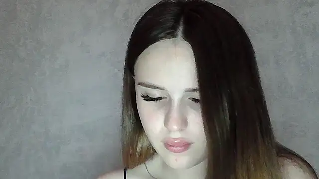 Snapshot of SweetLoraa chatting on June 15, 2026, 10:04 am SweetLoraa online show from June 15, 2026, 10:04 am
