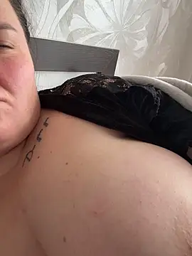 Snapshot of SunnyLeila2101 chatting on April 2, 2026, 11:17 am SunnyLeila2101 online show from April 2, 2026, 11:17 am