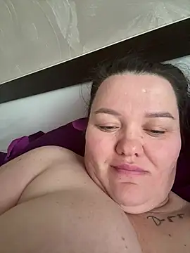 Snapshot of SunnyLeila2101 chatting on April 5, 2026, 3:35 am SunnyLeila2101 online show from April 5, 2026, 3:35 am