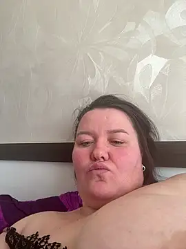 Snapshot of SunnyLeila2101 chatting on April 6, 2026, 10:27 am SunnyLeila2101 online show from April 6, 2026, 10:27 am