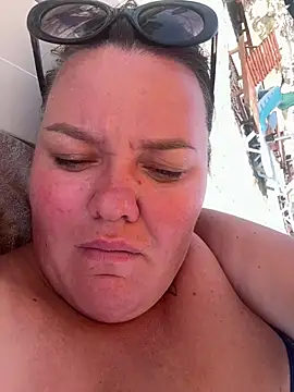 SunnyLeila2101 online show from July 12, 2026, 9:43 am