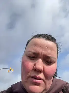 Snapshot of SunnyLeila2101 chatting on April 11, 2026, 6:10 am SunnyLeila2101 online show from April 11, 2026, 6:10 am