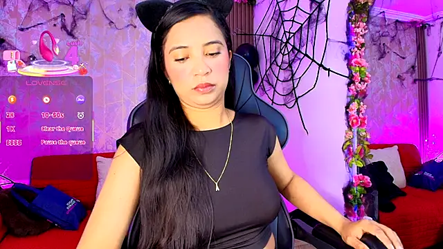 Snapshot of SophiaWalker_1 chatting on October 28, 2025, 11:09 am SophiaWalker 1 online show from October 28, 2025, 11:09 am