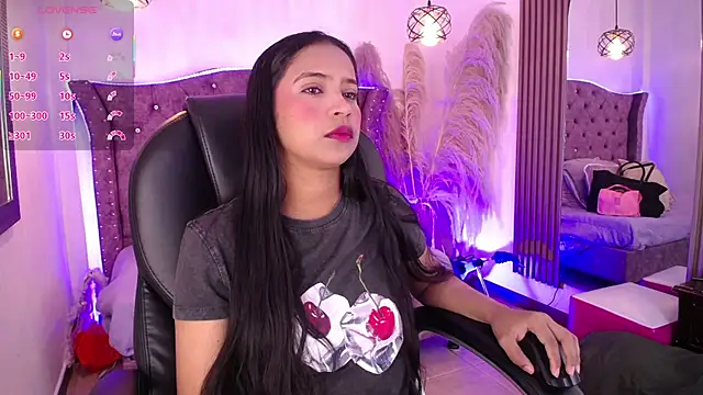 Snapshot of SophiaWalker_1 chatting on December 1, 2025, 11:22 am SophiaWalker 1 online show from December 1, 2025, 11:22 am