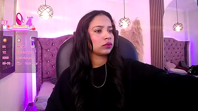 Snapshot of SophiaWalker_1 chatting on December 14, 2025, 12:22 pm SophiaWalker 1 online show from December 14, 2025, 12:22 pm