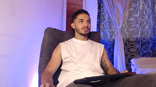 Snapshot of ArturoCardona_ chatting on May 10, 2026, 9:16 pm ArturoCardona online show from May 10, 2026, 9:16 pm