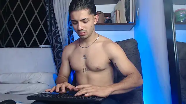 Snapshot of ArturoCardona_ chatting on April 10, 2026, 12:50 am ArturoCardona online show from April 10, 2026, 12:50 am