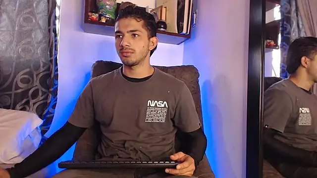 Snapshot of ArturoCardona_ chatting on April 1, 2026, 12:06 pm ArturoCardona online show from April 1, 2026, 12:06 pm