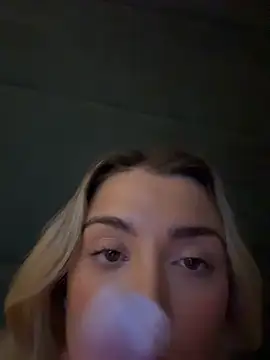 ellariverss online show from September 17, 2025, 4:53 pm