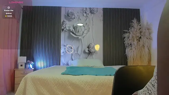 MichellePreston online show from April 7, 2026, 12:07 pm