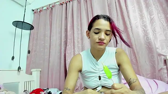 Snapshot of cris_dulce chatting on May 9, 2026, 7:39 pm cris dulce online show from May 9, 2026, 7:39 pm