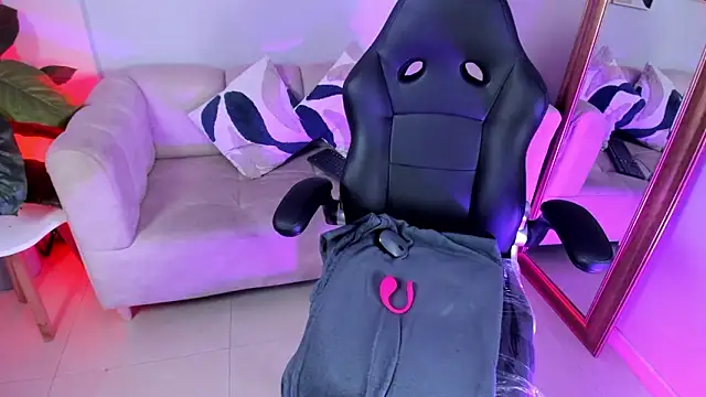 Snapshot of marie_bass chatting on March 4, 2026, 12:24 pm marie bass online show from March 4, 2026, 12:24 pm