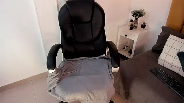 marie bass online show from September 14, 2025, 1:44 pm