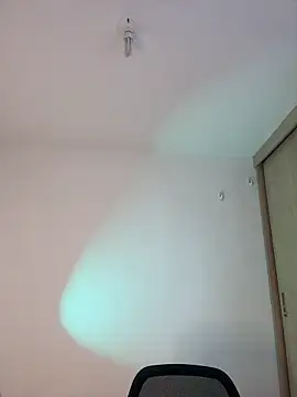 LauraCatalina online show from January 13, 2026, 1:04 pm