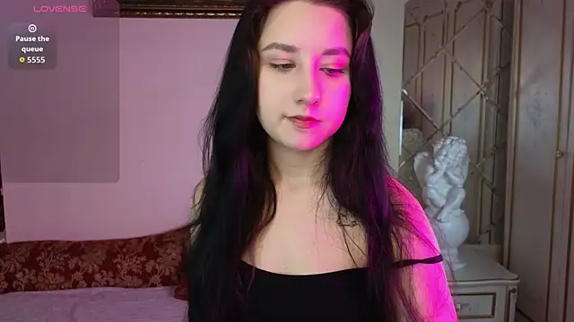 Eva Maller online show from December 3, 2025, 4:35 am