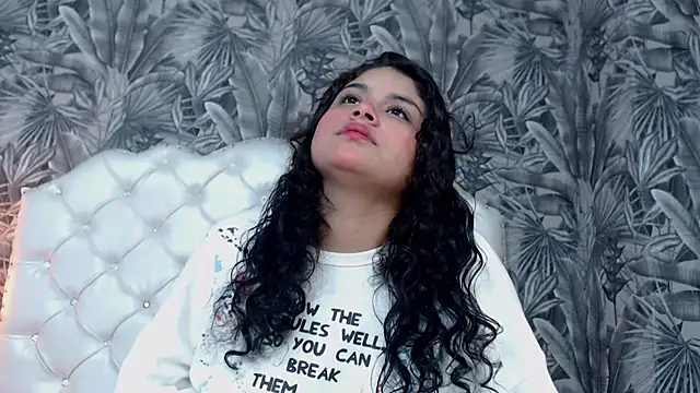 RylieRoss online show from October 10, 2025, 1:12 pm