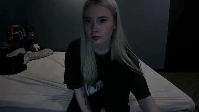 Snapshot of Lillie_Berry chatting on May 30, 2026, 4:30 am Lillie Berry online show from May 30, 2026, 4:30 am