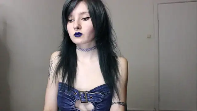 midnightsiren777 online show from November 4, 2025, 9:18 pm