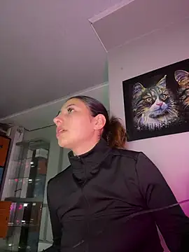 Snapshot of AriaBliss- chatting on September 24, 2025, 3:46 am AriaBliss- online show from September 24, 2025, 3:46 am