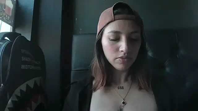 Snapshot of AriaBliss- chatting on September 22, 2025, 10:05 pm AriaBliss- online show from September 22, 2025, 10:05 pm