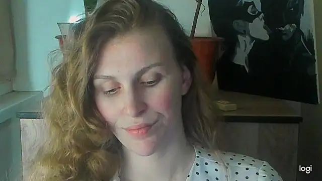 JuliaMuuun online show from May 19, 2026, 8:49 pm