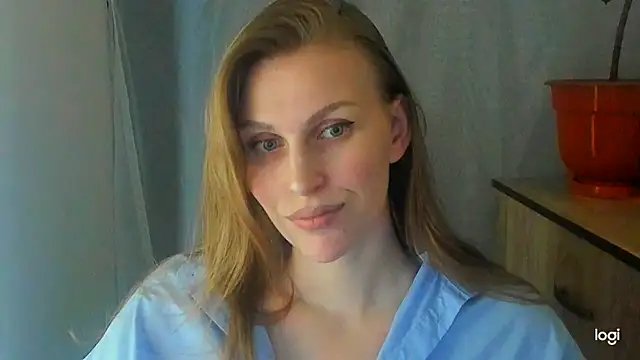 JuliaMuuun online show from June 1, 2026, 7:57 pm