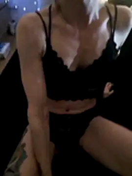 Snapshot of Prinny-LouX chatting on February 10, 2026, 11:48 pm Prinny-LouX online show from February 10, 2026, 11:48 pm