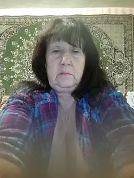 CrystalLime6411 online show from October 14, 2025, 11:14 pm