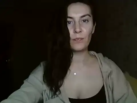 Snapshot of KatalinaQE chatting on October 24, 2025, 4:11 am KatalinaQE online show from October 24, 2025, 4:11 am