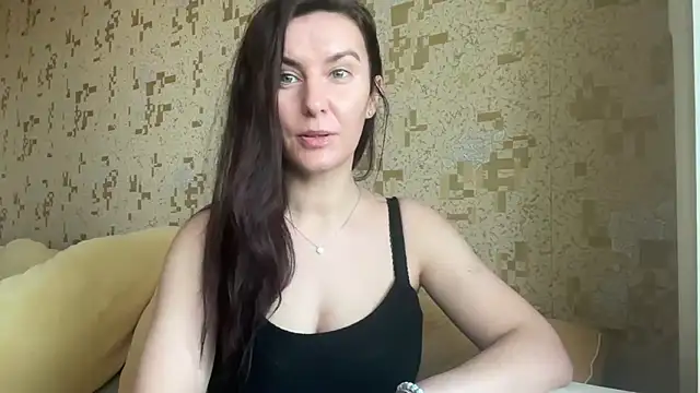 Snapshot of KatalinaQE chatting on February 28, 2026, 8:25 am KatalinaQE online show from February 28, 2026, 8:25 am