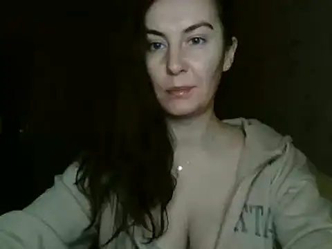 Snapshot of KatalinaQE chatting on October 20, 2025, 4:03 am KatalinaQE online show from October 20, 2025, 4:03 am