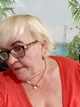 VioletSweet5566 online show from May 26, 2026, 12:14 pm