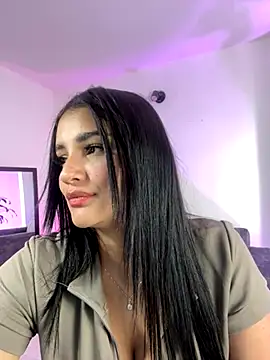 Julieta92  online show from October 2, 2025, 9:07 pm