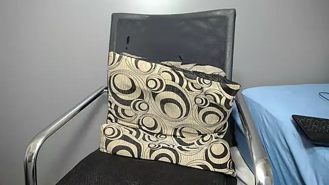 Snapshot of Ozimpho chatting on February 25, 2026, 10:04 am Ozimpho online show from February 25, 2026, 10:04 am