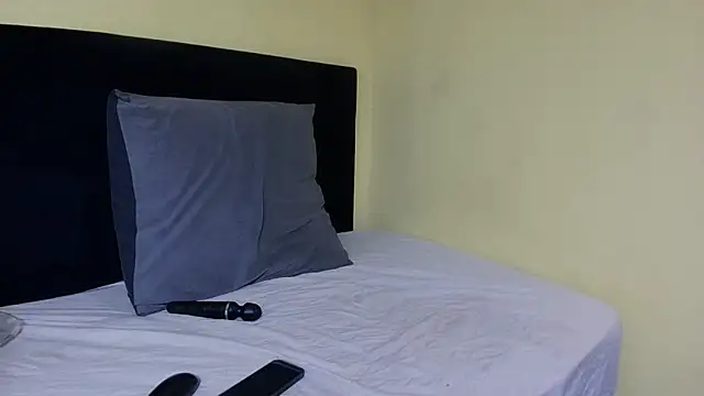 ThickTemptress18 online show from November 6, 2025, 8:40 am