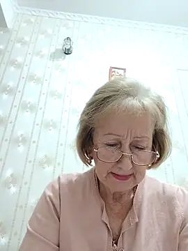 AlikaSwan5821 online show from November 17, 2025, 8:13 pm