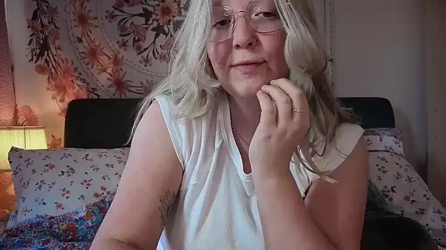 Daisyxoxo  online show from June 13, 2026, 9:07 am