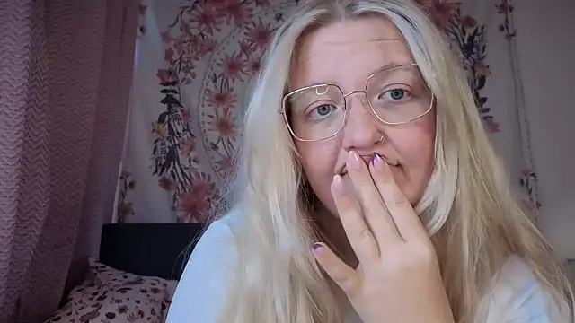Snapshot of Daisyxoxo_ chatting on September 23, 2025, 8:32 am Daisyxoxo online show from September 23, 2025, 8:32 am