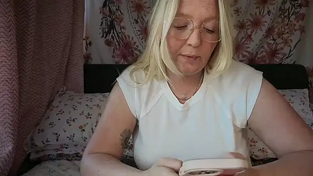 Daisyxoxo  online show from May 1, 2026, 9:36 am