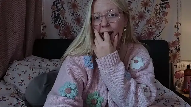 Daisyxoxo  online show from March 3, 2026, 9:49 am