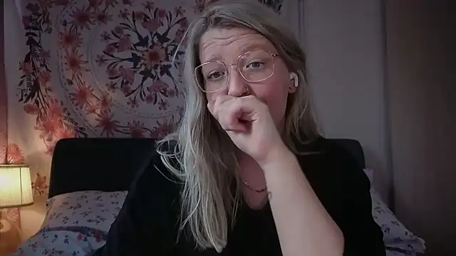 Daisyxoxo  online show from June 17, 2026, 8:47 am