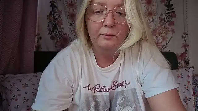 Daisyxoxo  online show from May 4, 2026, 8:50 am