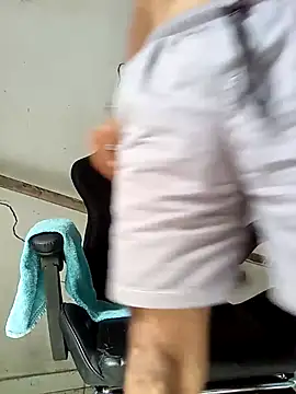 Snapshot of moreno25centimetro chatting on February 5, 2026, 10:33 am moreno25centimetro online show from February 5, 2026, 10:33 am