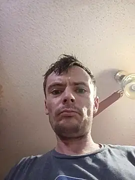 Snapshot of RichardW chatting on November 17, 2025, 8:07 am RichardW online show from November 17, 2025, 8:07 am