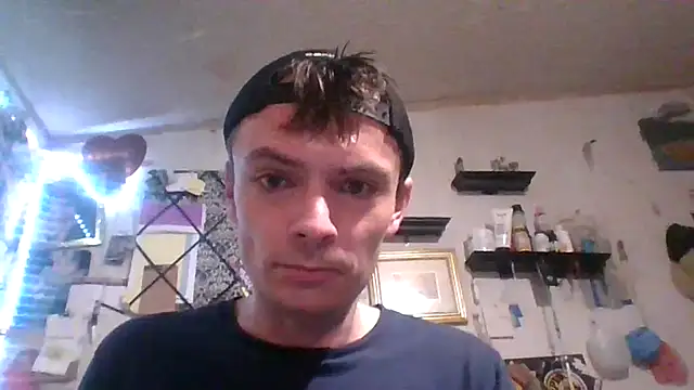 Snapshot of RichardW chatting on December 15, 2025, 9:09 pm RichardW online show from December 15, 2025, 9:09 pm