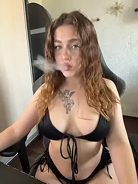 MikssMolly online show from May 28, 2026, 4:09 am