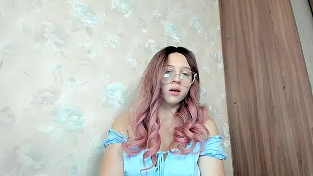 Snapshot of Stephanie_Hills chatting on September 10, 2025, 7:40 am Stephanie Hills online show from September 10, 2025, 7:40 am